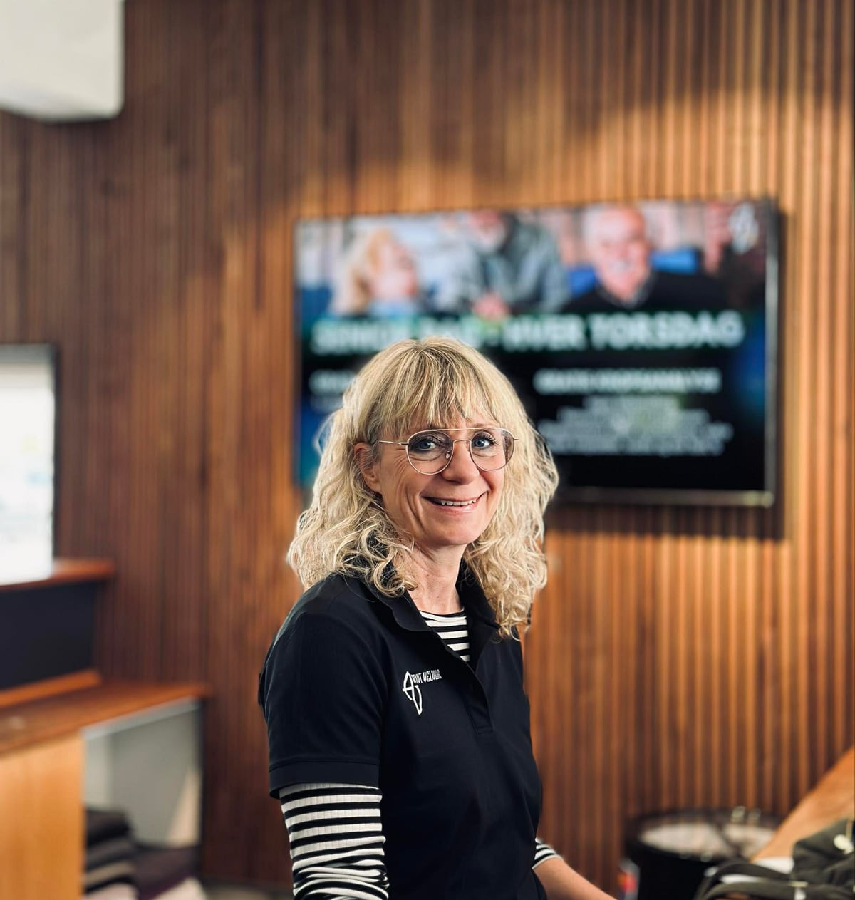 Majbritt i receptionen hos Aktivt Velvære